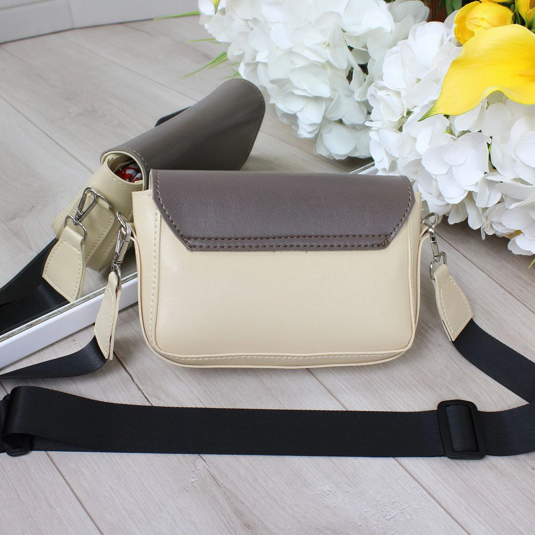 Жіноча сумка бежево-капучино крос-боді з екошкіри